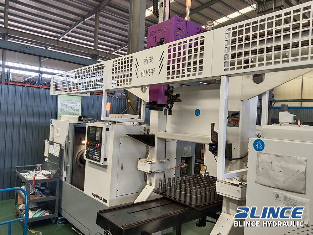 קו עיבוד CNC אוטומטי מייצר רכיבי מנוע הידראוליים עם דיוק ממדי עקבי עבור יישומי OEM ויישומי החלפה.
