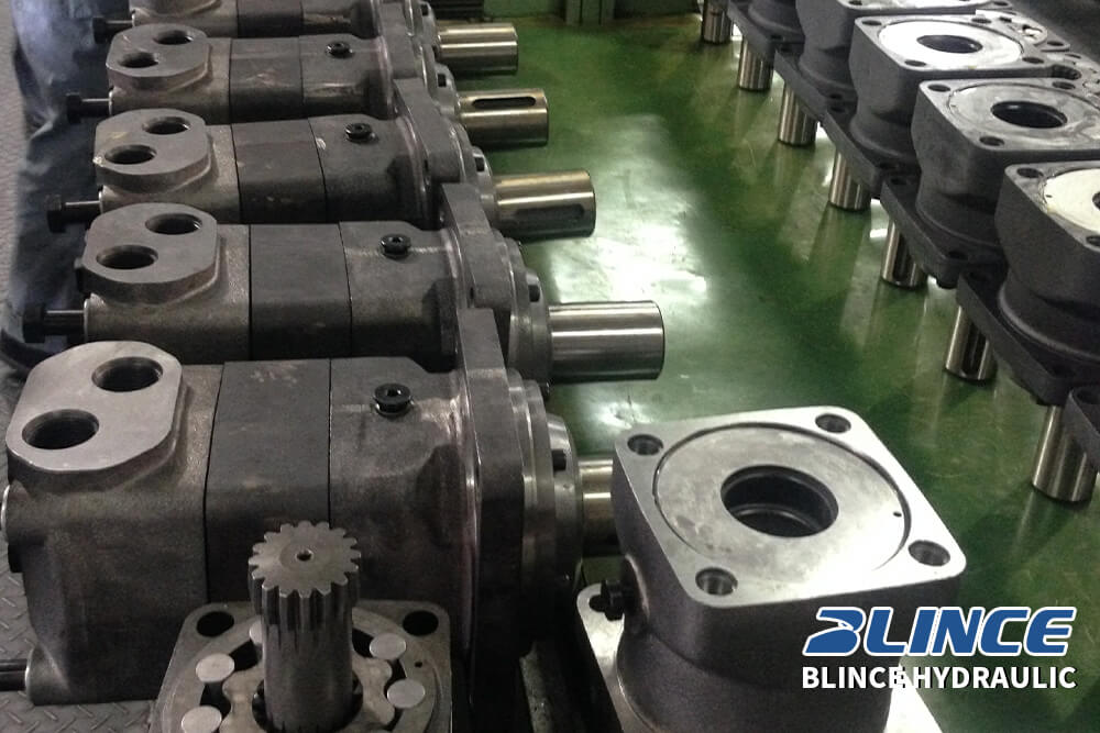 hydraulic motors with splined shafts for coupling fit and shaft wear inspection
