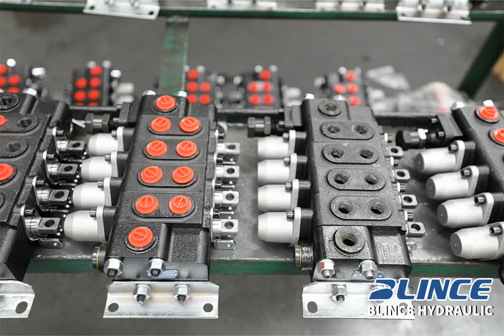 Hydraulic directional control valves and valve blocks for flow and pressure diagnosis