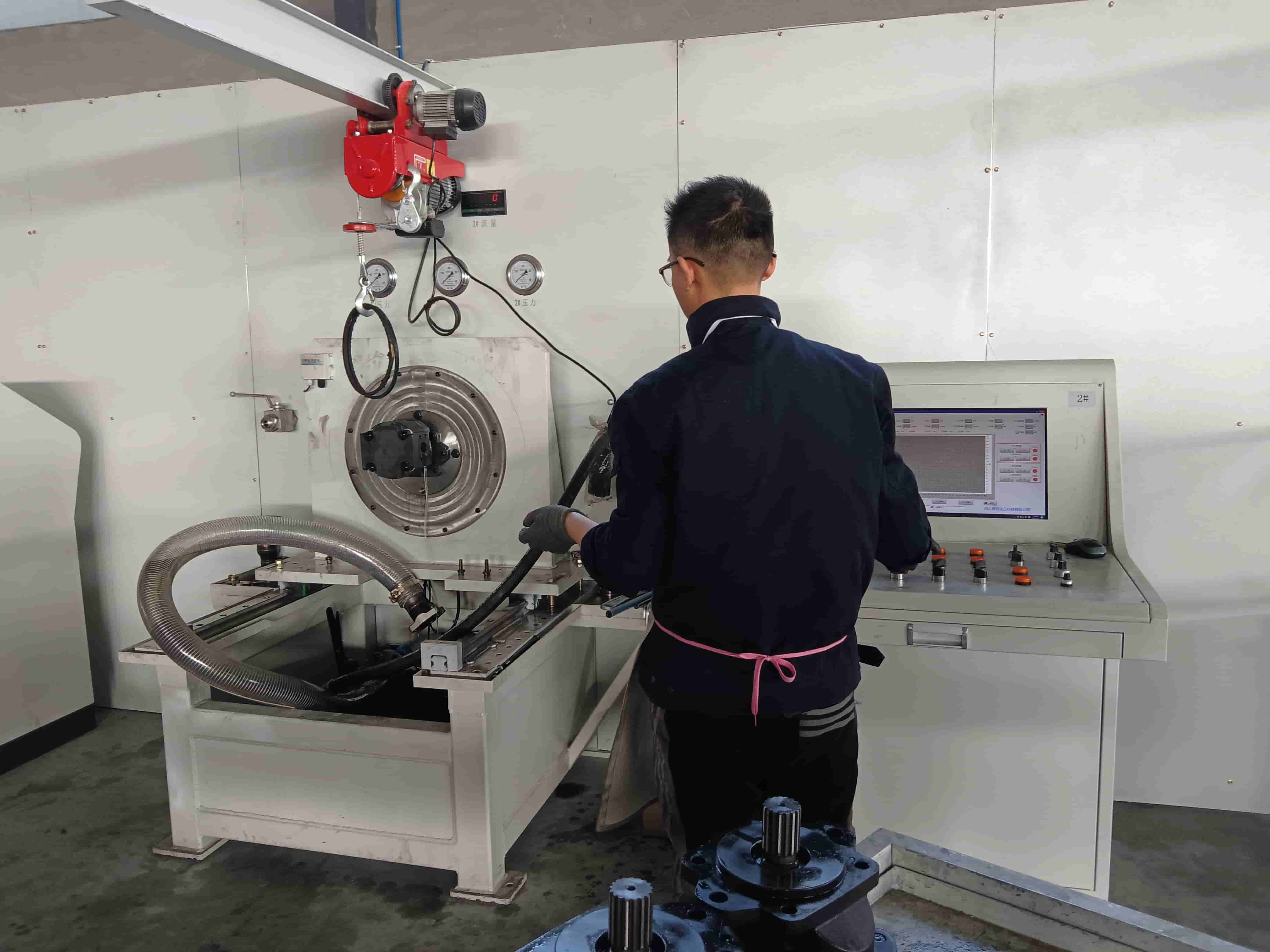 Blince hydraulic motor performance testing on a pressure test bench