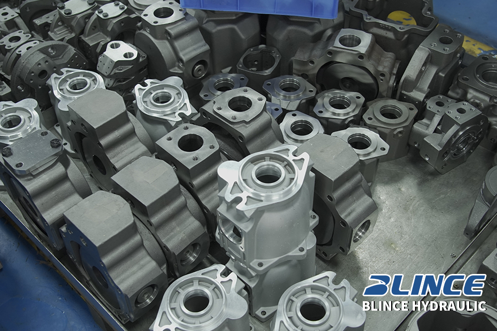 hydraulic piston pump housings and components for oil leakage troubleshooting