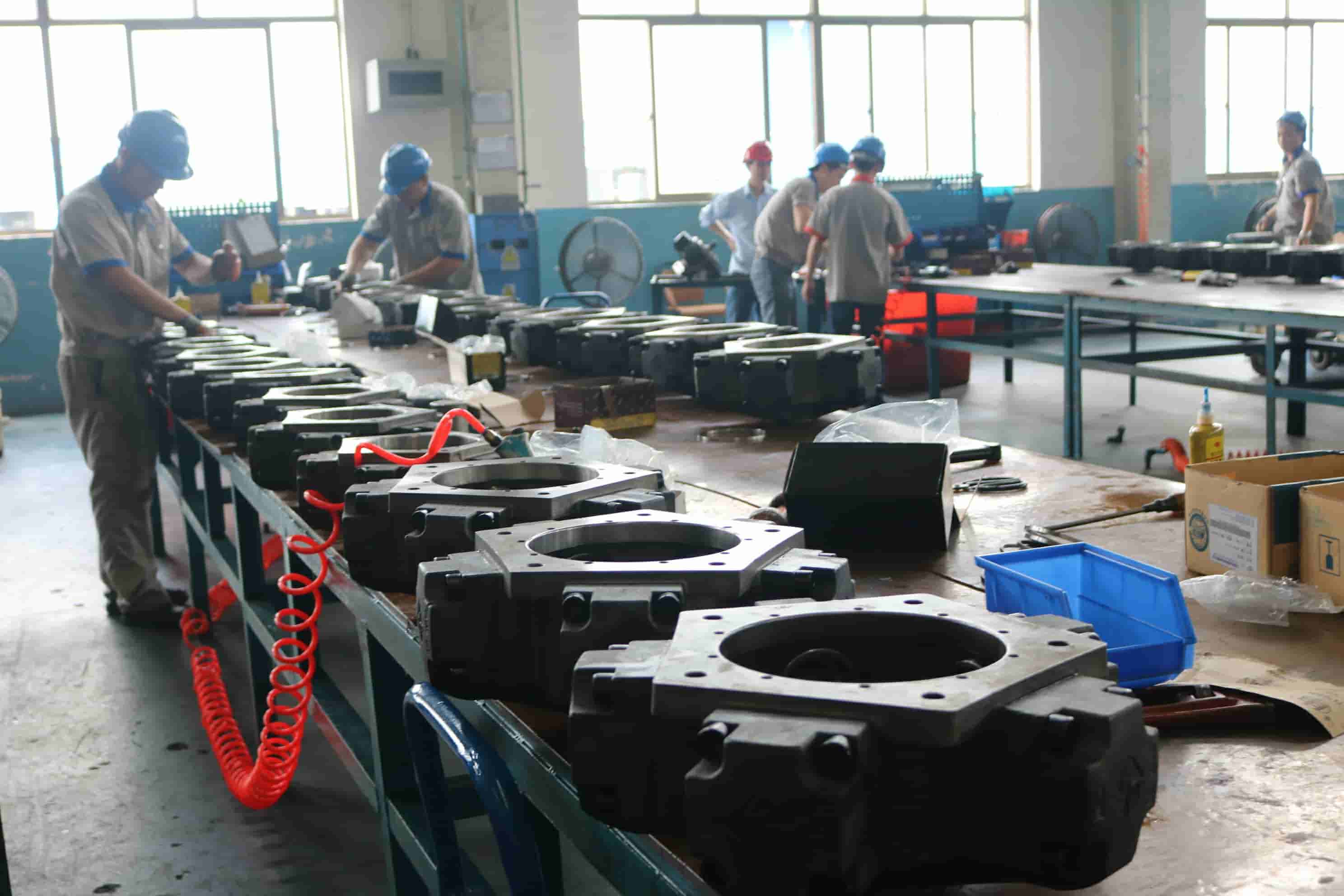 Blince hydraulic motor housings assembled in batches in the production workshop